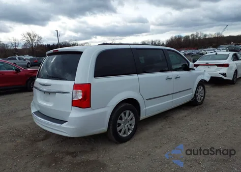 2015 Chrysler Town & Country Touring z USA, uszkodzony, nr VIN 2C4RC1BG0FR618268